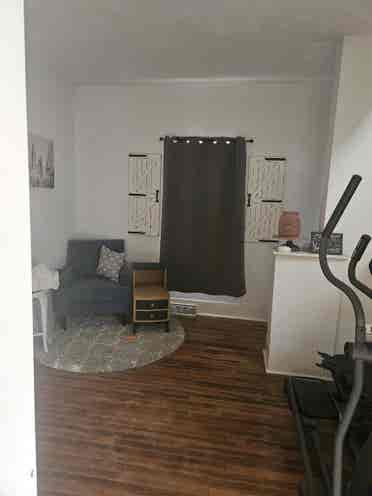 Room Near Riverside Park NE GR
