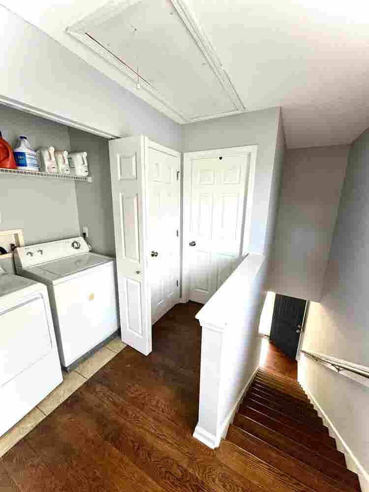 ISO Female roomie!
