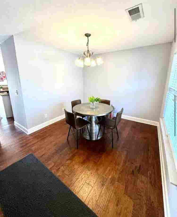 ISO Female roomie!