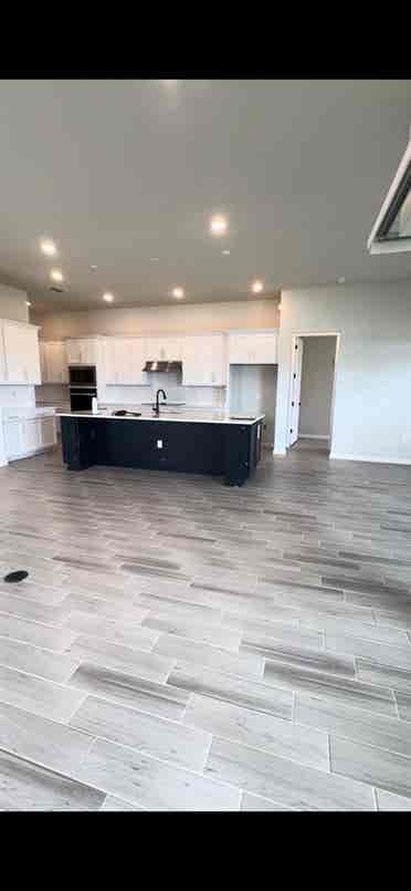 4 Bedroom house on Lake Pickett