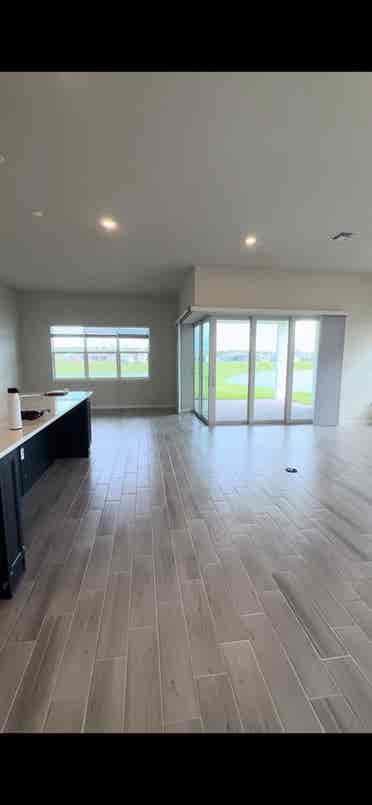 4 Bedroom house on Lake Pickett