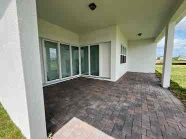 4 Bedroom house on Lake Pickett