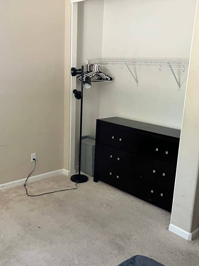 Looking for roommate