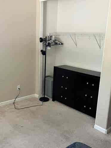 Looking for roommate