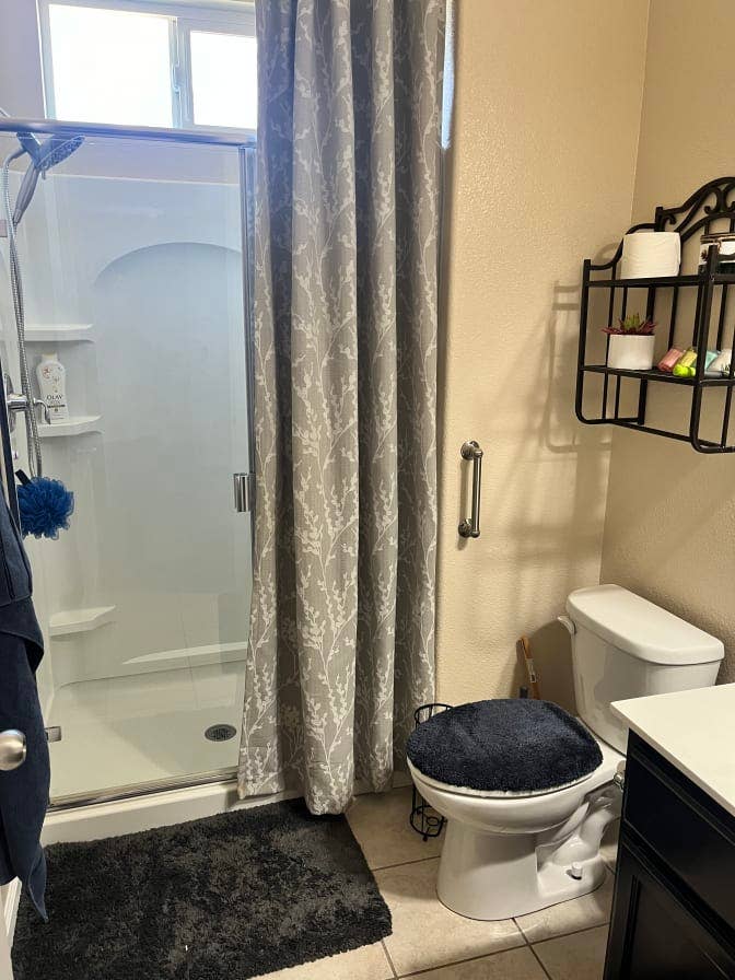 Looking for roommate