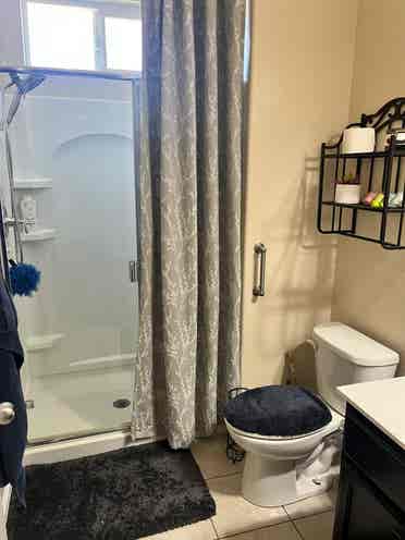 Looking for roommate