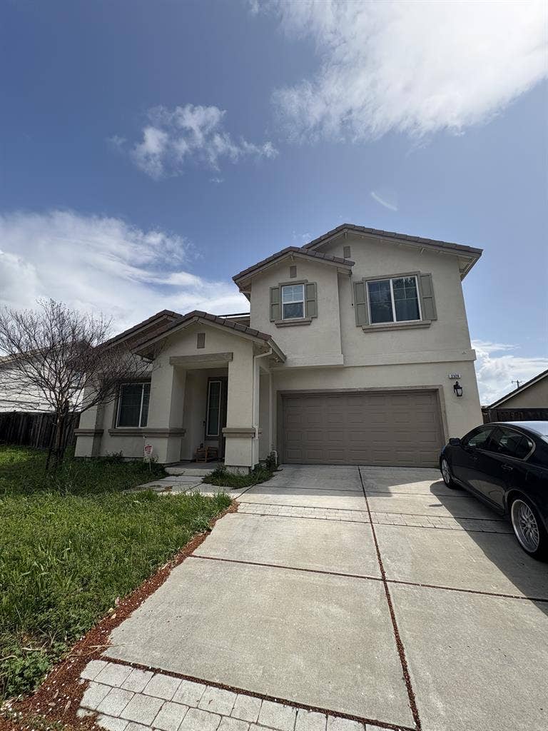 Looking for roommate