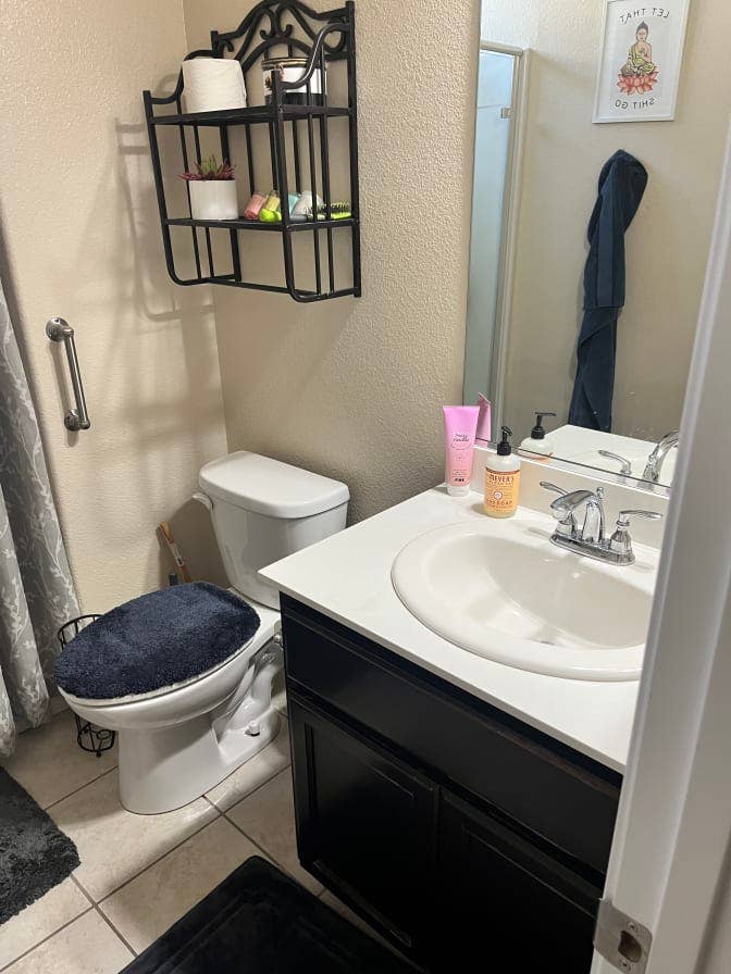 Looking for roommate