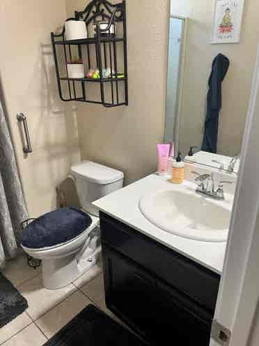 Looking for roommate