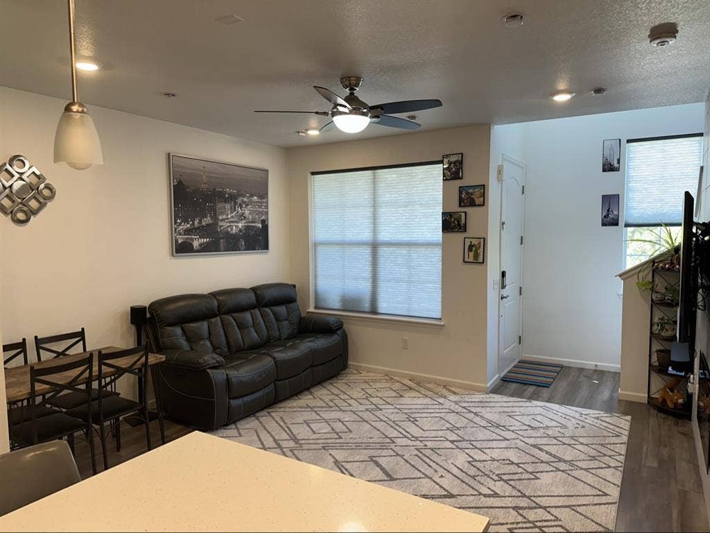 Townhome for rent Prime Location!!