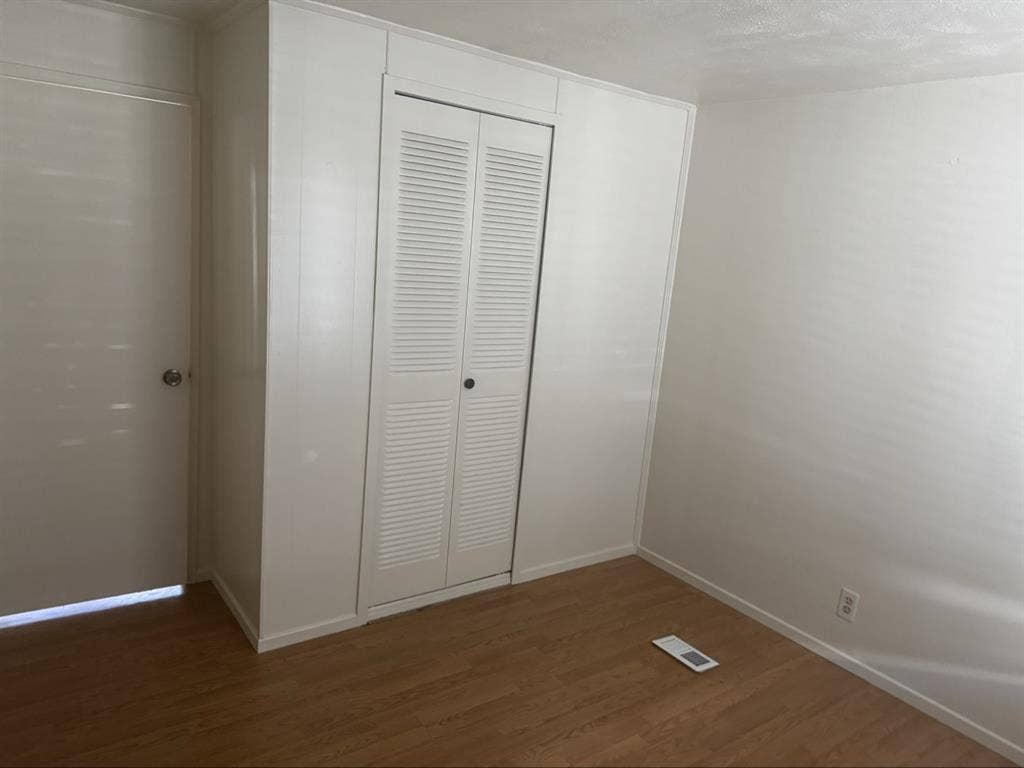 Unfurnished
room
