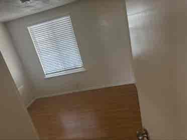 Unfurnished 
room