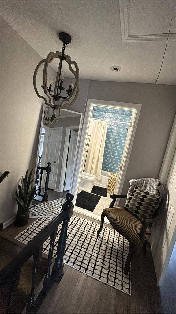 Large bedroom for rent in townhouse