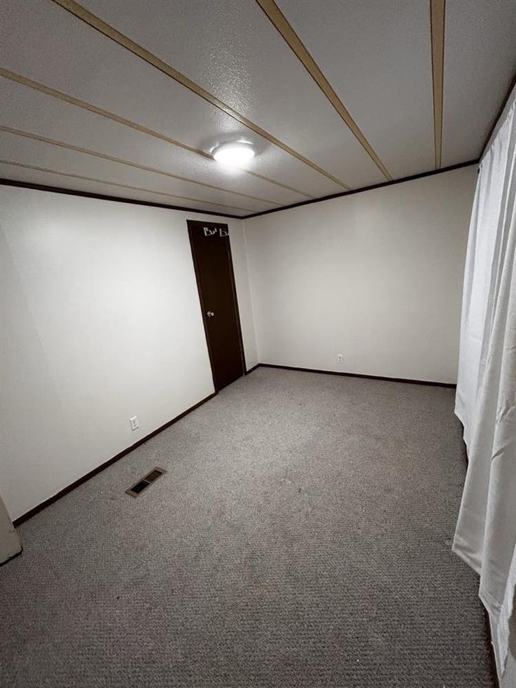 Private Bedroom in Quiet Home