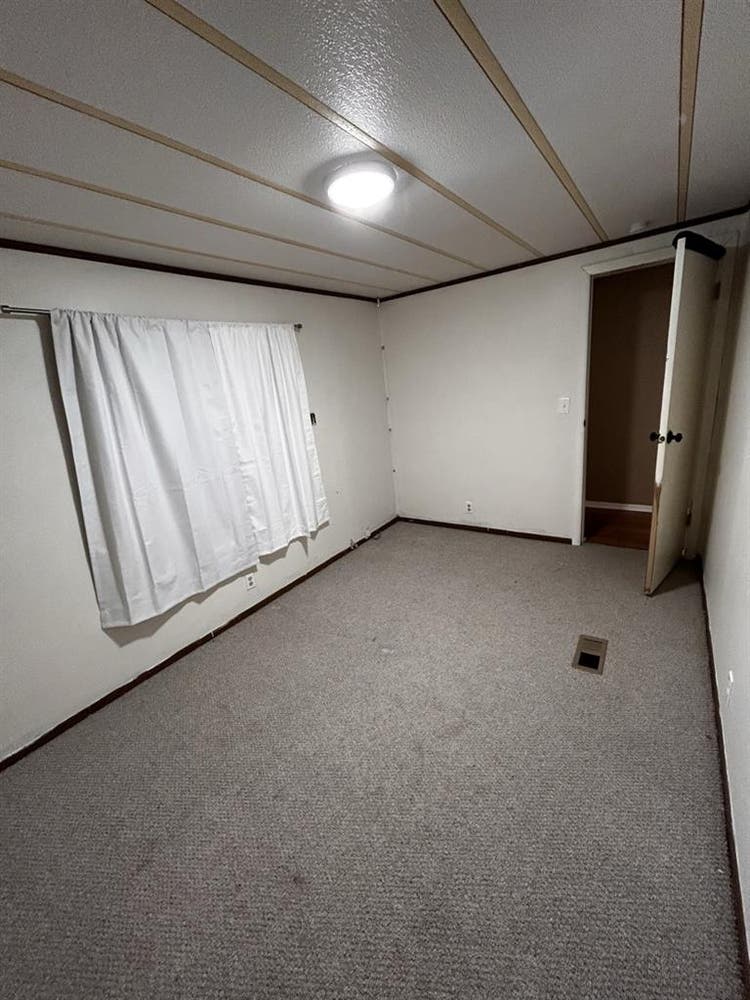 Private Bedroom in Quiet Home