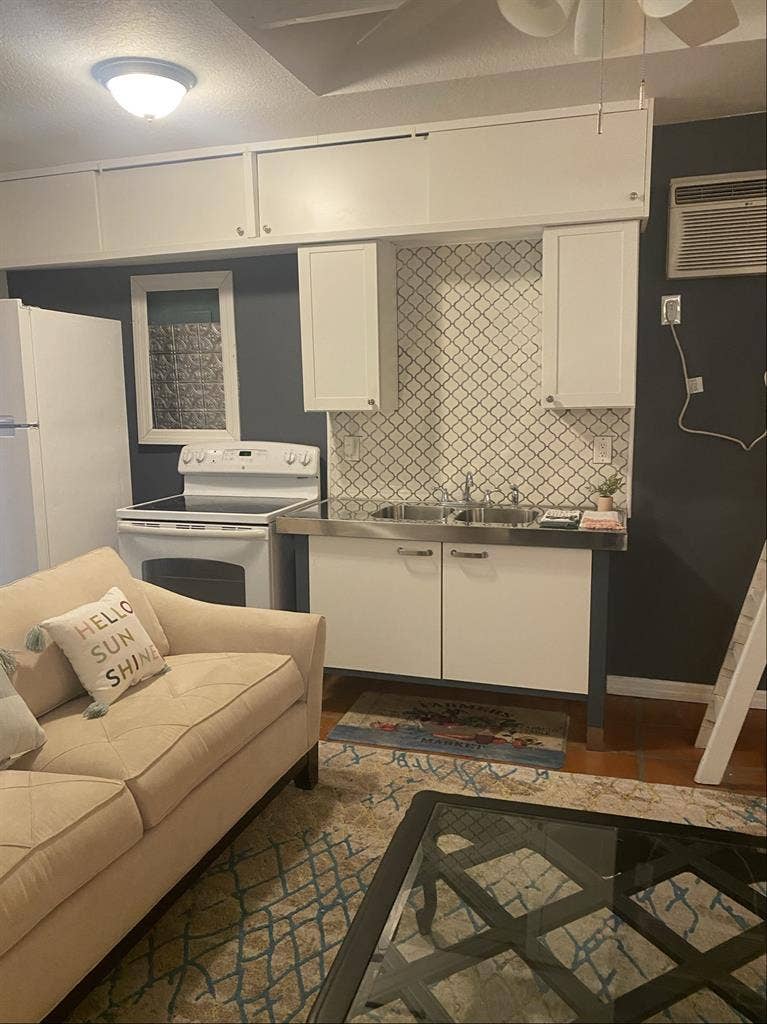 Cozy safe studio close to beaches