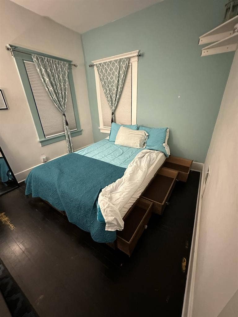 PENDING
Seeking female renter