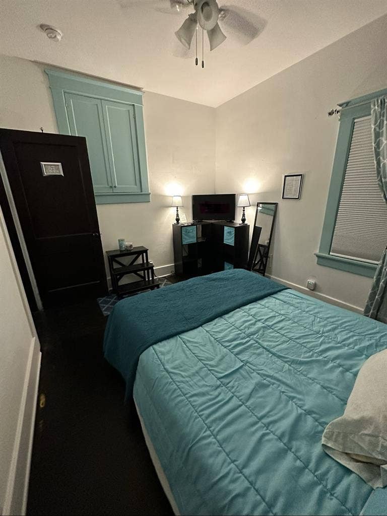 PENDING 
Seeking female renter