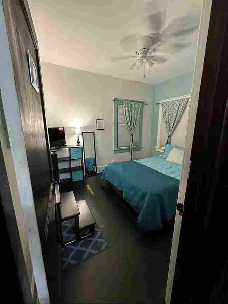 PENDING 
Seeking female renter