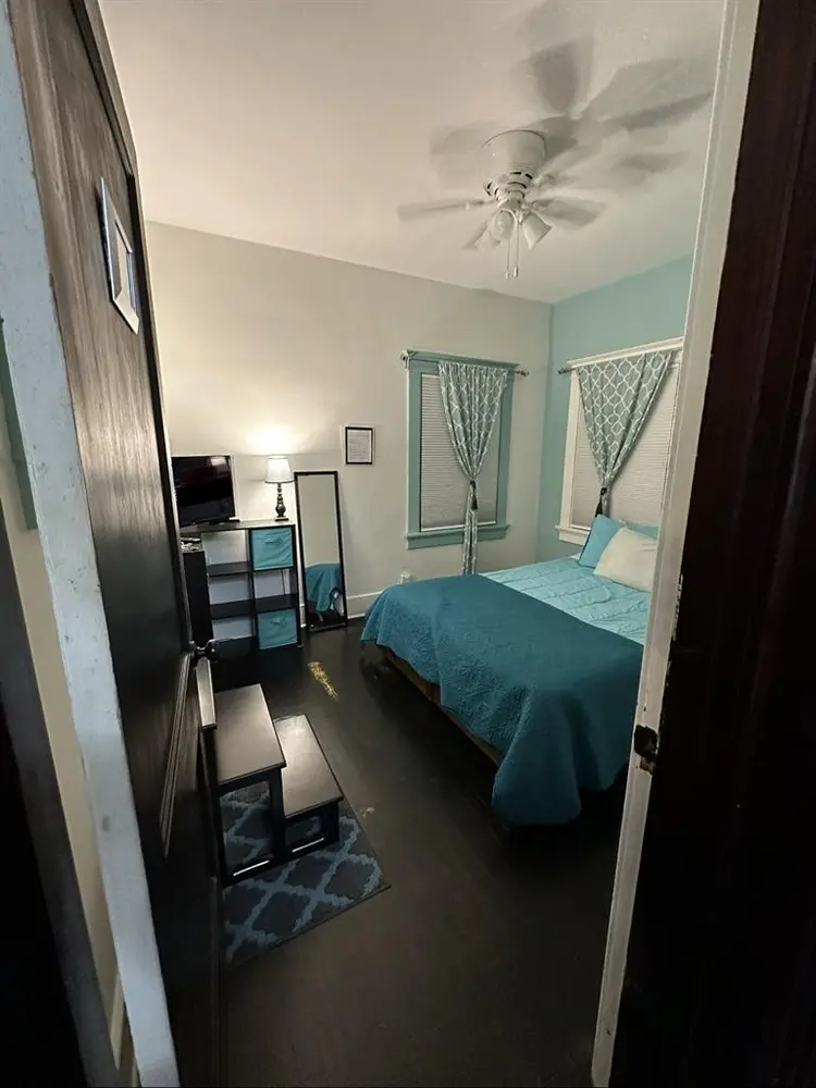 PENDING
Seeking female renter