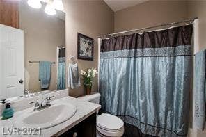 Looking for roommates