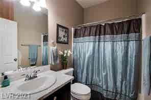 Looking for roommates