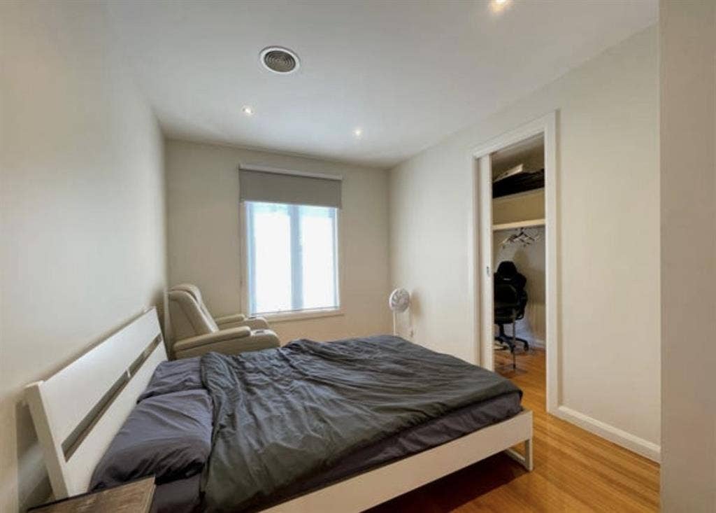Looking for 1 female roommate