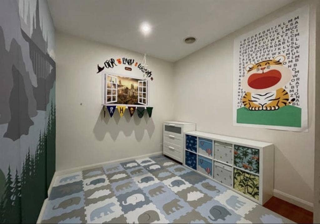 Looking for 1 female roommate