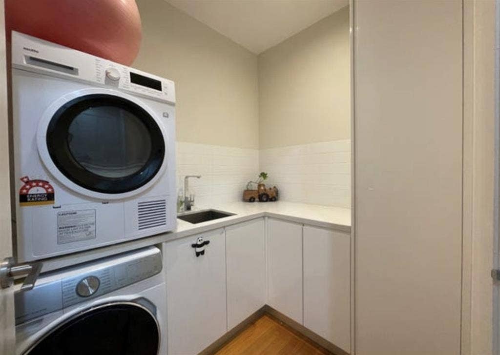Looking for 1 female roommate