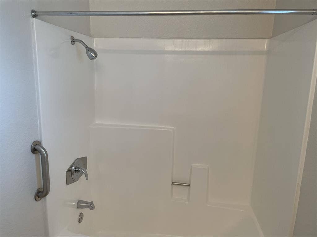 bath apartment in Irvine