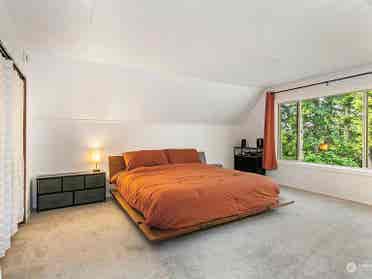 Single Bedroom in Charming House