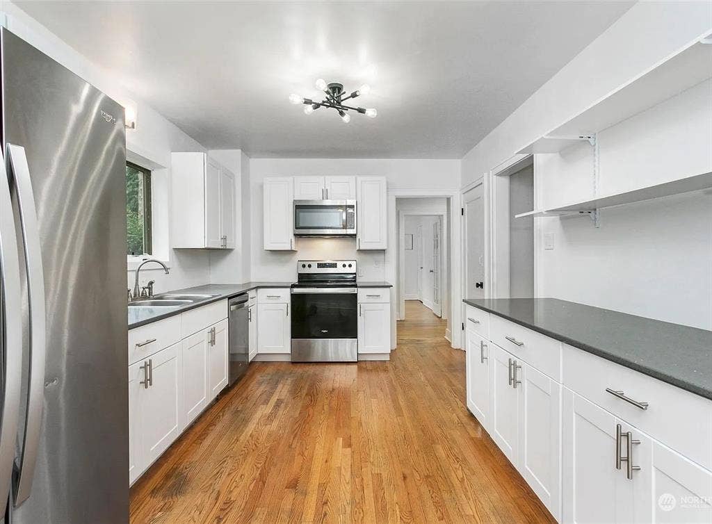 Single Bedroom in Charming House