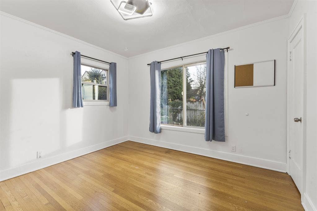 Single Bedroom in Charming House
