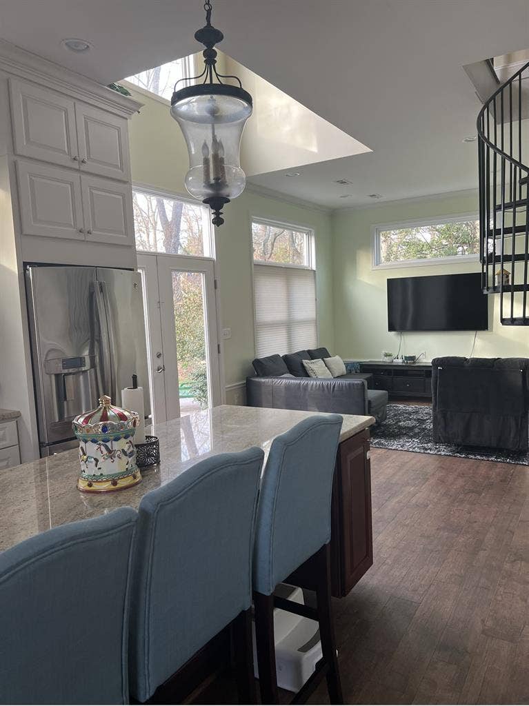 Room for rent in Falls Church VA