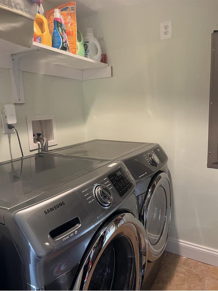 Room for rent in Falls Church VA
