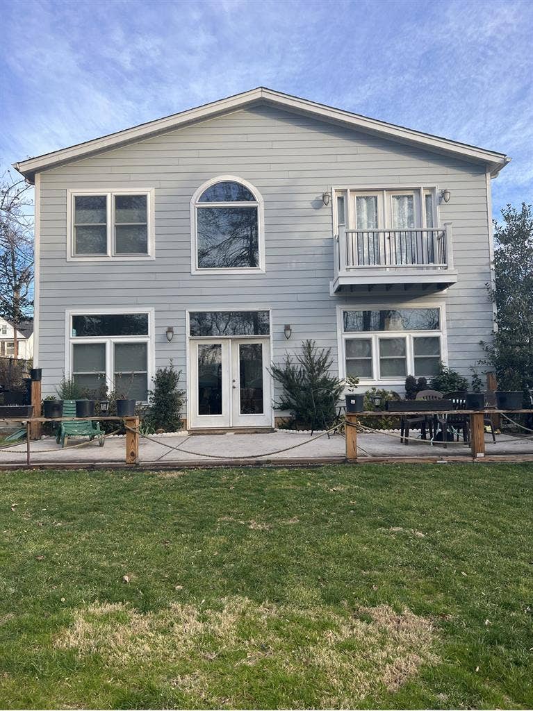 Room for rent in Falls Church VA