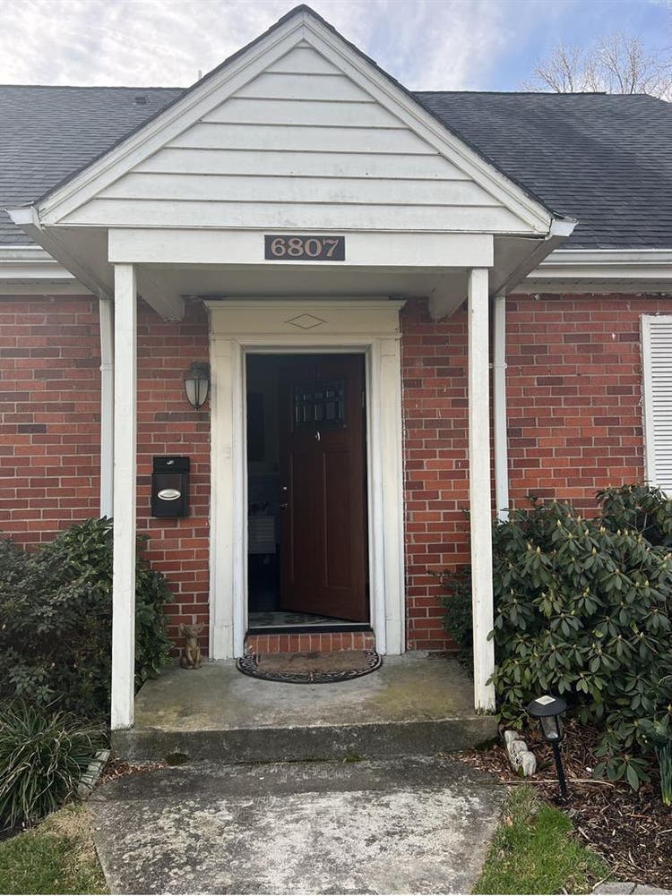 Room for rent in Falls Church VA