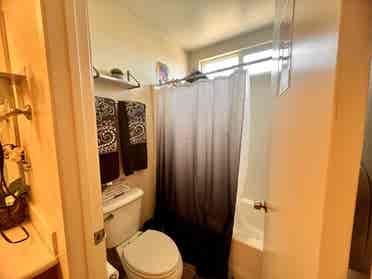 FURNISHER ROOM SHARE BATH
