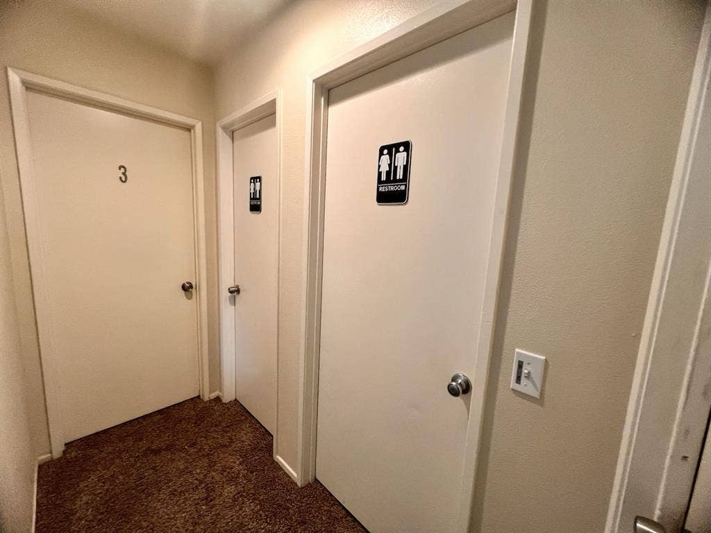 FURNISHER ROOM SHARE BATH