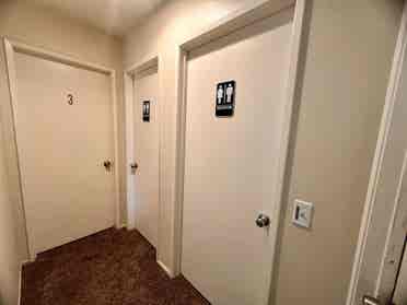 FURNISHER ROOM SHARE BATH