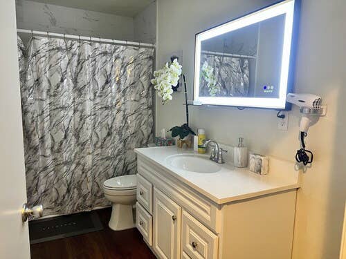 FURNISHER ROOM SHARE BATH