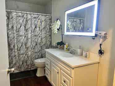 FURNISHER ROOM SHARE BATH