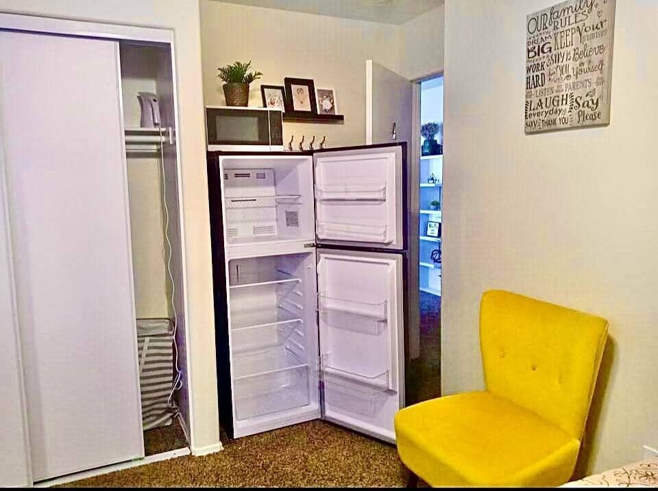 FURNISHER ROOM SHARE BATH