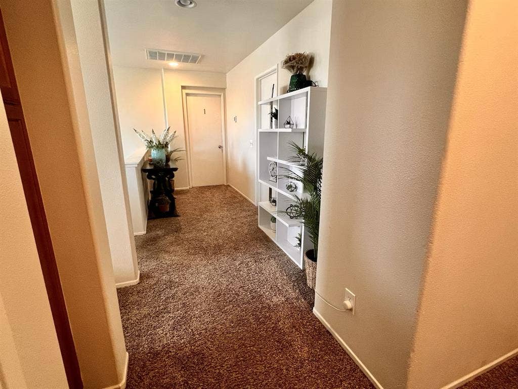 FURNISHER ROOM SHARE BATH