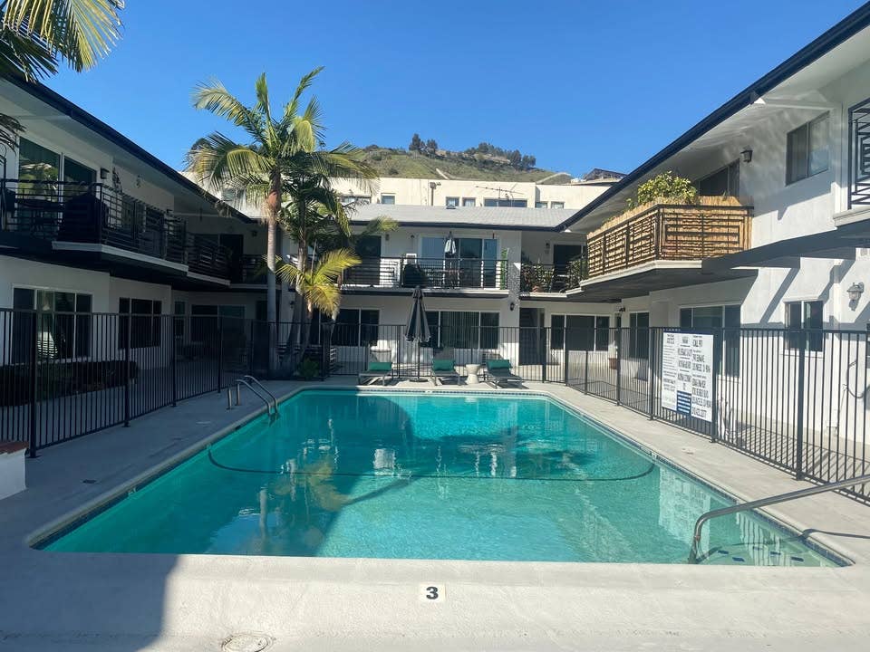 PRIVATE BEDROOM & PRIVATE BATHROOM