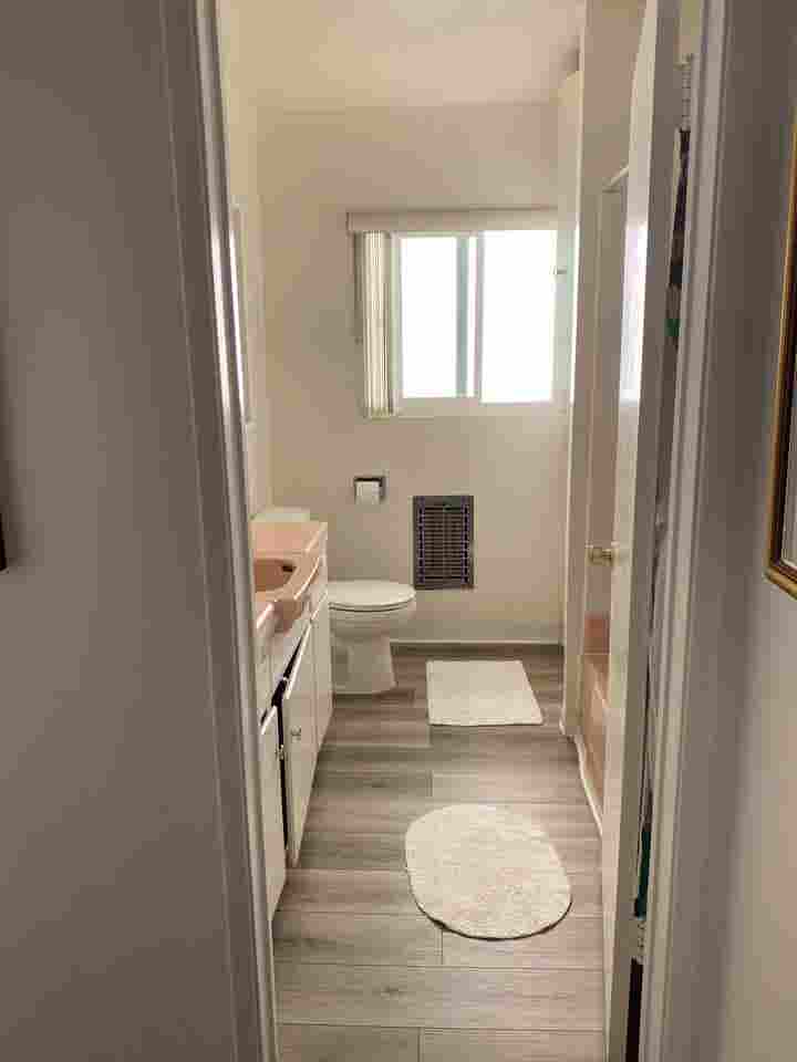 PRIVATE BEDROOM & PRIVATE BATHROOM