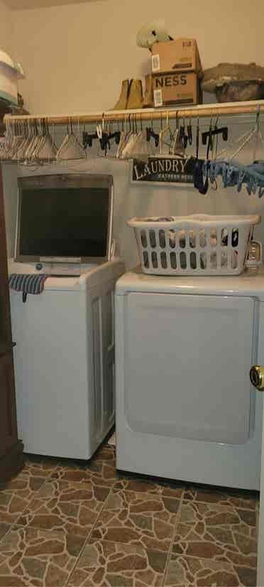 Room to rent. Home to share .