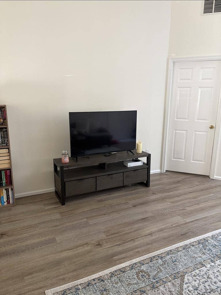 Offering master bed/bath for rent!