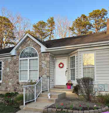 Offering master bed/bath for rent!