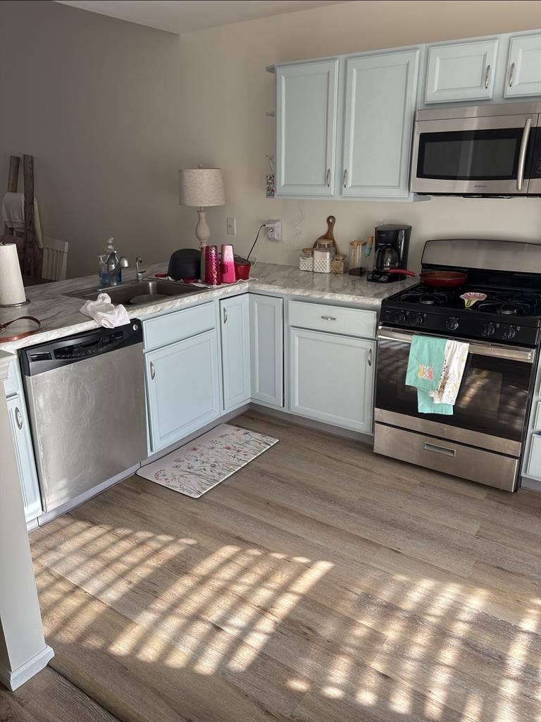 Offering master bed/bath for rent!